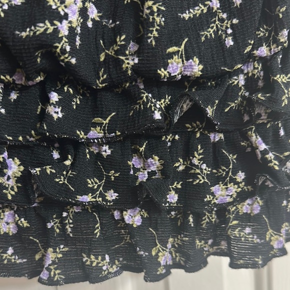 Floral Black Ruffle Top - Picture 4 of 5